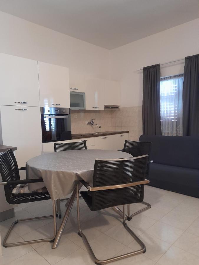 Villa Milan Vinkuran Buitenkant foto