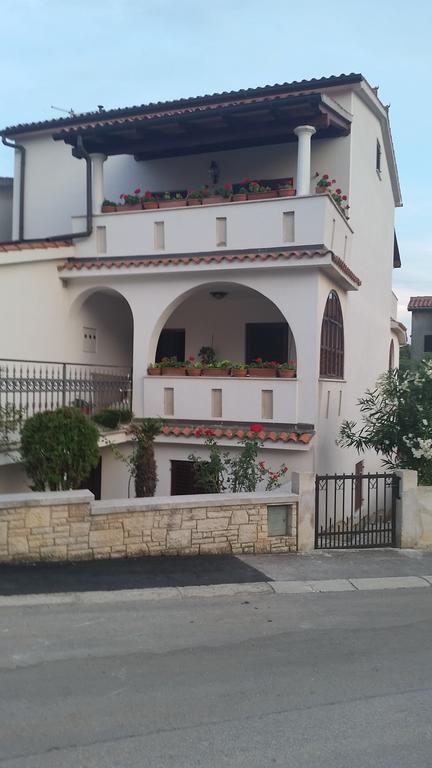 Villa Milan Vinkuran Buitenkant foto